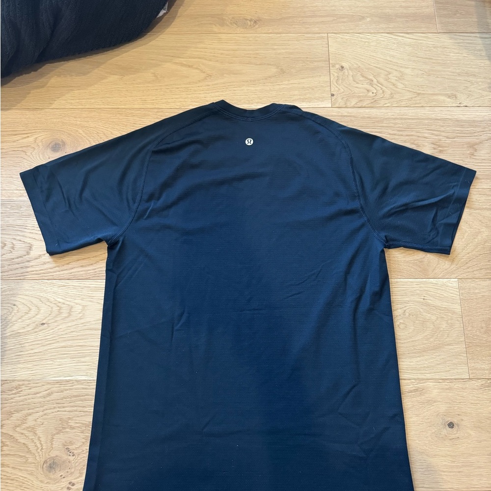 Lululemon Metal Vent Tech SS (Short Sleeve) navy size s